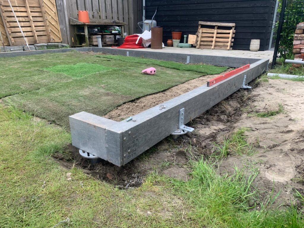 schroeffundamenten onder een kunststoffen fundering 3